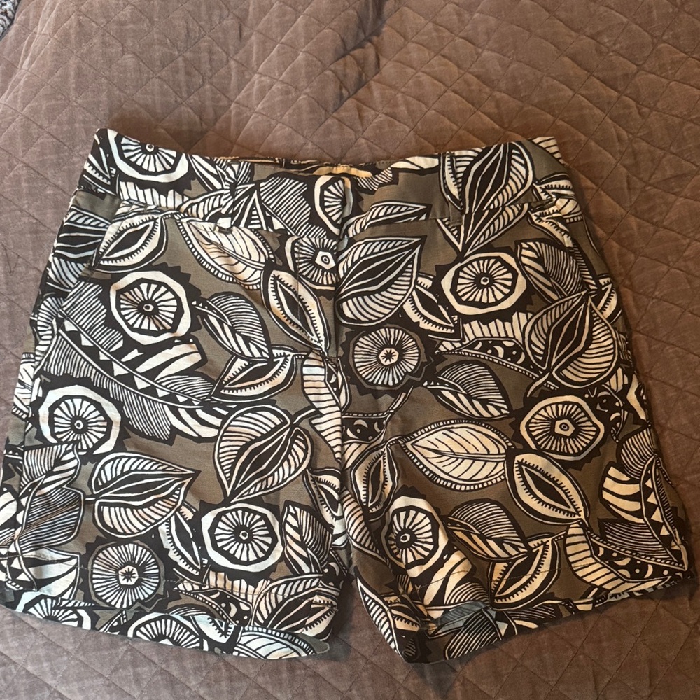 Ann Taylor Loft - floral / tropical patterned women’s shorts